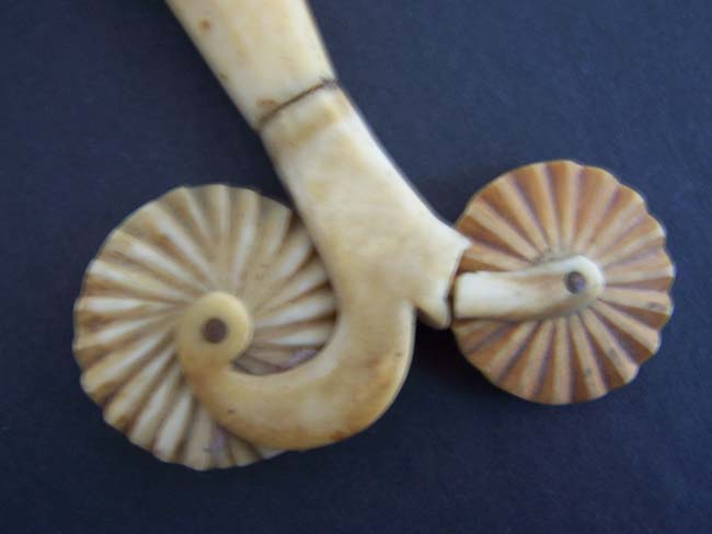 A 19th century ANTIQUE Whale Ivory and Whalebone Double Wheel Pie Crimper — image 2
